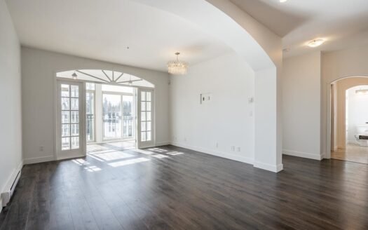 211 33485 South Fraser Way