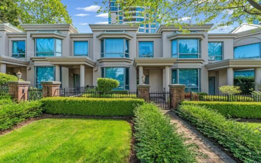 3 6611 Southoaks Crescent