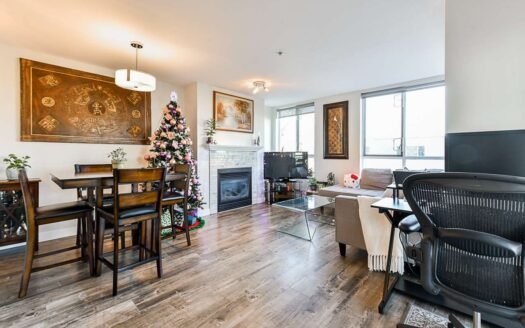 232 5555 VICTORIA DRIVE